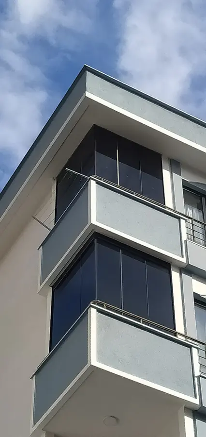 Antrasit ısıcamlı cam balkon detayı