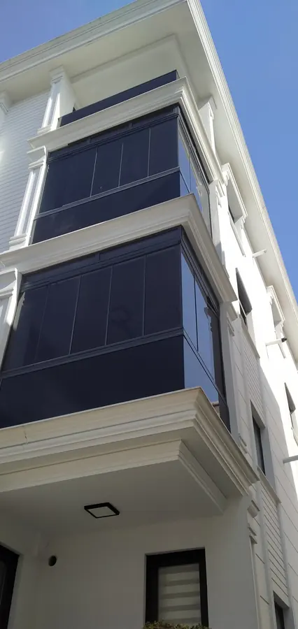 Lacivert ısıcamlı cam balkon