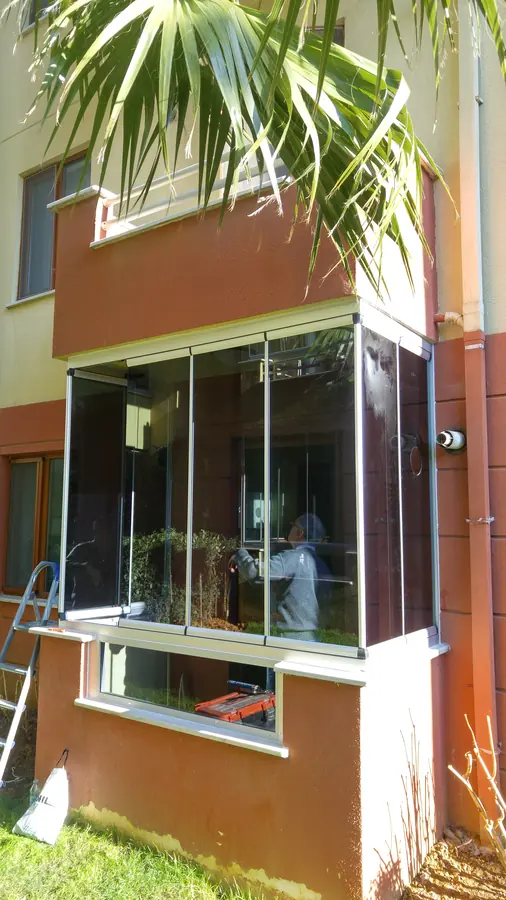 Cam balkon montaj ve temizlik ekibi iş başında